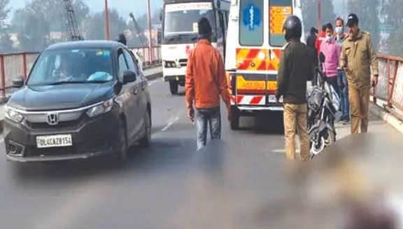 यूपी रोडवेज की बस ने दो साइकिल सवारों को कुचला, एक की मौत, चालक हिरासत में
