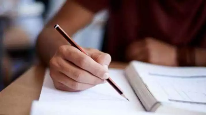उत्तराखंड बोर्ड परीक्षा में नकल करती पकड़ी गई 12वीं की छात्रा, सील हुई उत्तर पुस्तिका