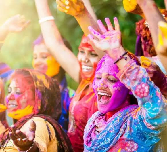 हानिकारक रंगों से नहीं होगी आपकी स्किन खराब, होली पर फॉलो करें ये प्री और पोस्ट स्किनकेयर हैक्स