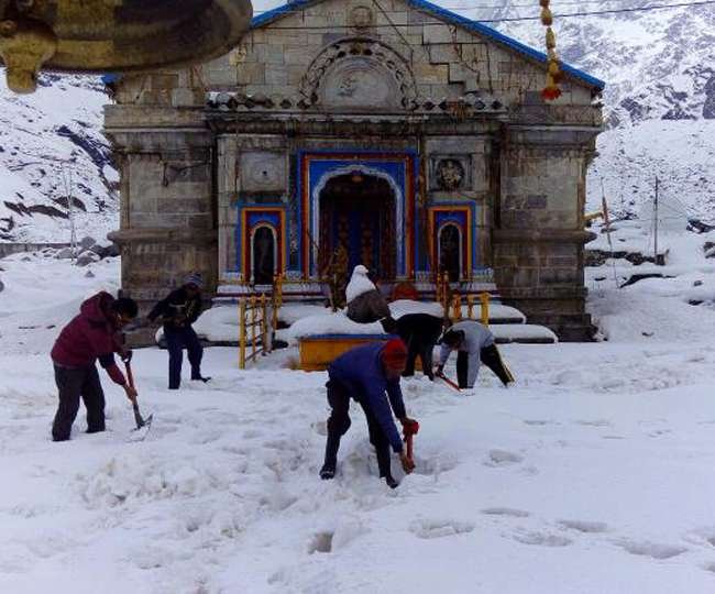 केदारनाथ बद्रीनाथ में तीन फ़ीट से ज्यादा जमी बर्फ