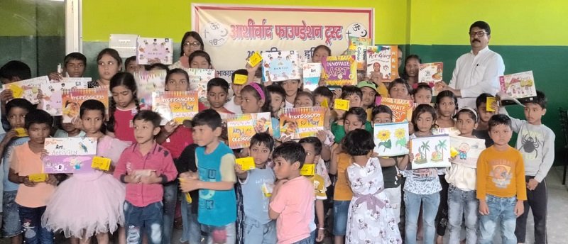 विश्व स्वास्थ्य दिवस पर आशीर्वाद फाउंडेशन ट्रस्ट द्वारा पुरुस्कार व प्रसाद वितरण किया