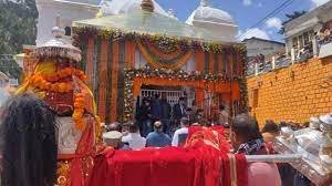 केदारनाथ धाम के खुले कपाट, आसमान से हुई पुष्पवर्षा 