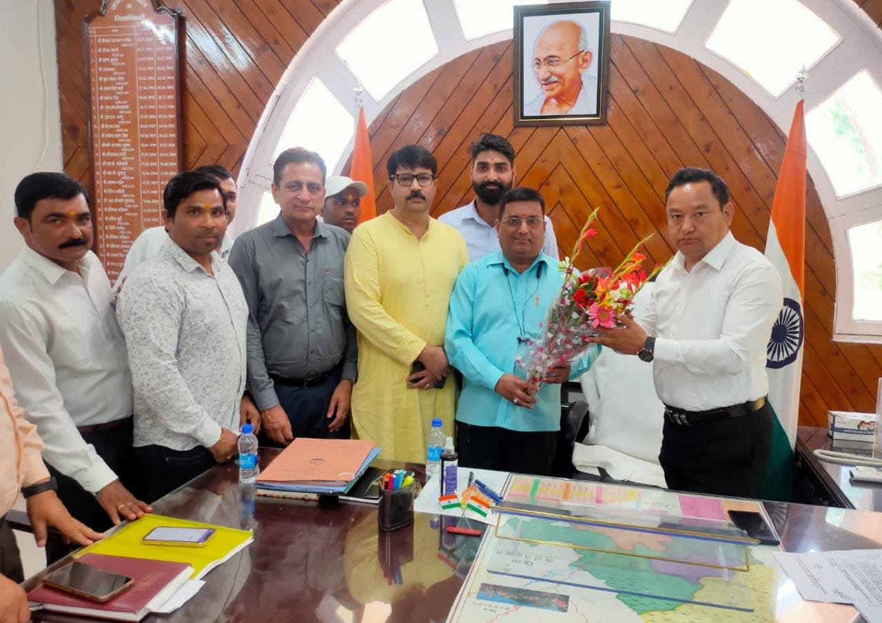 नवनियुक्त जिलाधिकारी हरिद्वार से श्रमजीवी पत्रकार यूनियन हरिद्वार (इकाई)कार्यकारिणी ने की मुलाकात।