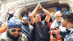 अभिनेता अक्षय कुमार पहुंचे केदारनाथ