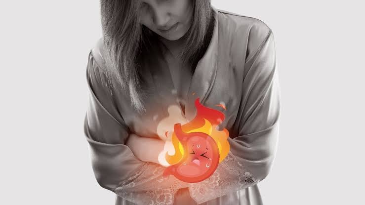 सीने में जलन, रात में खांसी, पेट की इस बीमारी के 5 लक्षणों को ना करें नजरअंदाज