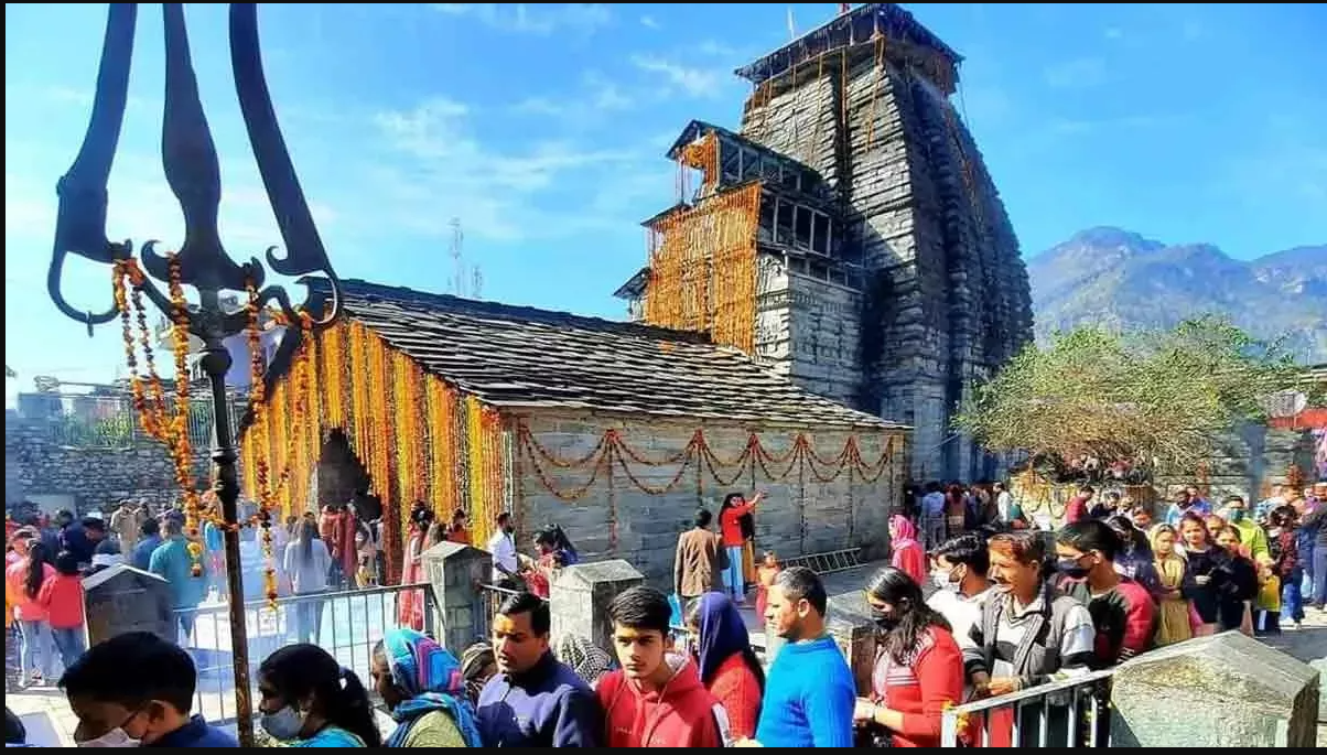 गोपेश्वर में स्थित भगवान गोपीनाथ मंदिर के एक तरफ झुका, गर्भगृह में टपक रहा पानी, हड़कंप
