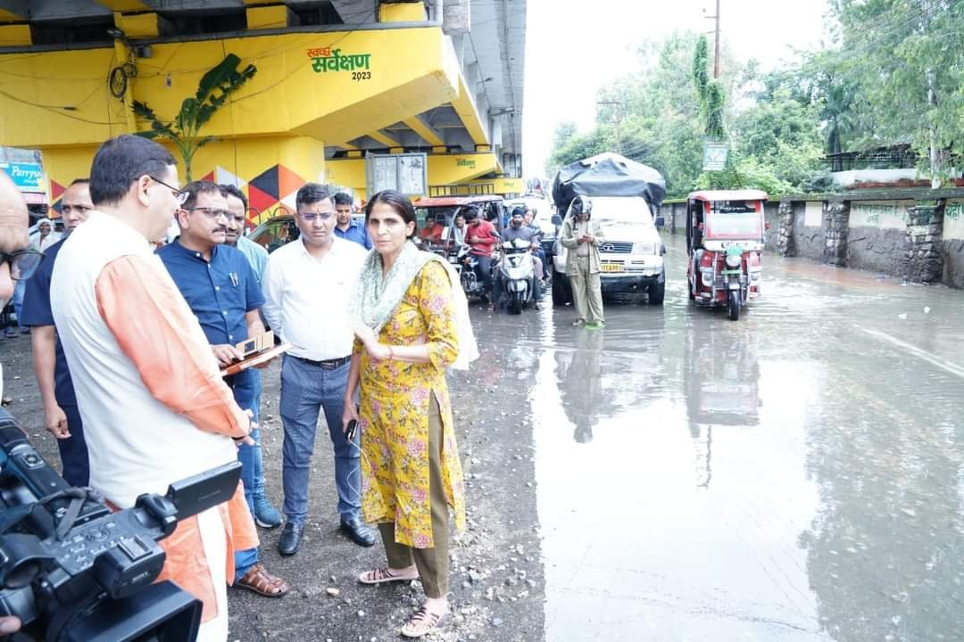 मुख्यमंत्री पुष्कर सिंह धामी ने बरसात से प्रभावित क्षेत्रों का किया औचक निरीक्षण, डीएम को समस्या का शीघ्र समाधान के दिए निर्देश