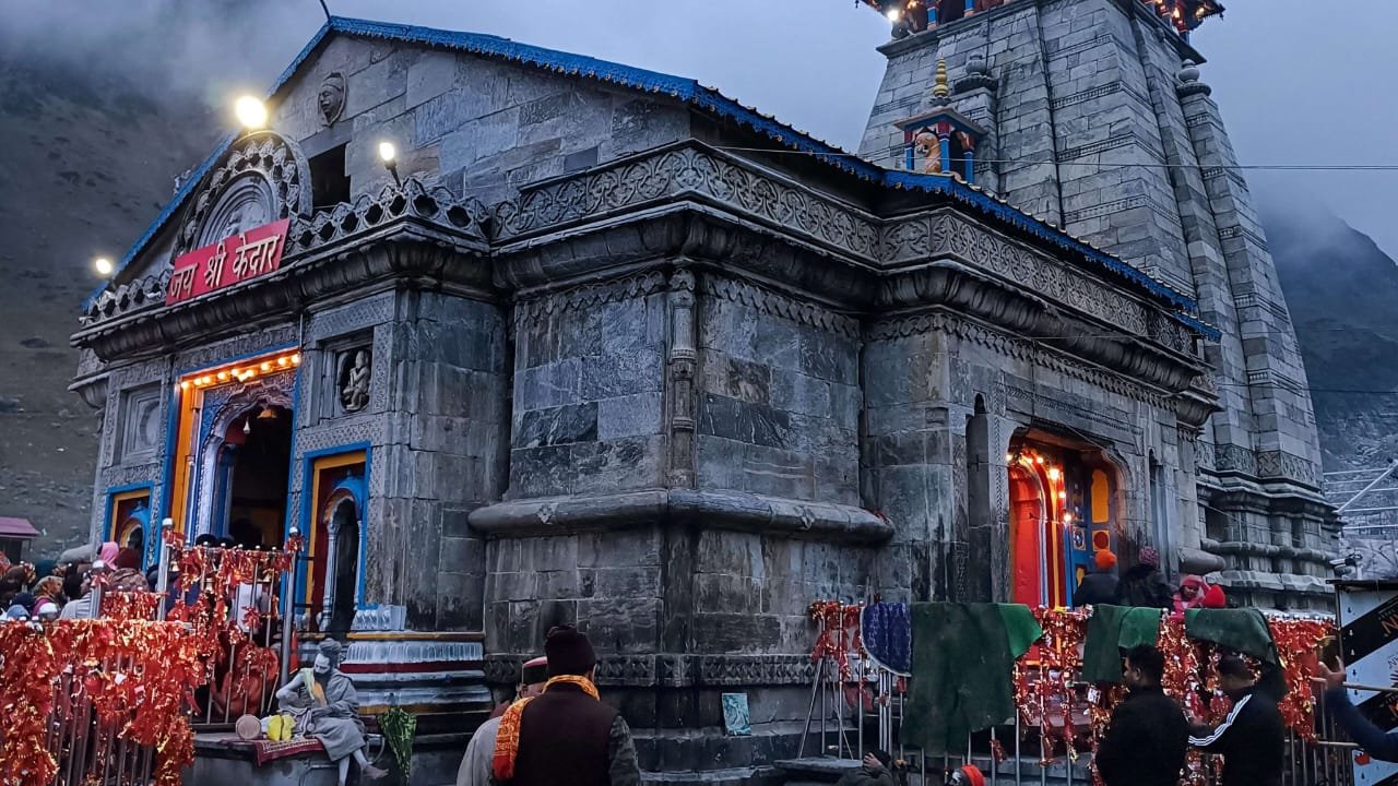 केदारनाथ मंदिर में मोबाइल फोन से फोटोग्राफी पर प्रतिबंध, बदरीनाथ-केदारनाथ मंदिर समिति की ओर से जगह-जगह साइन बोर्ड लगाए गए