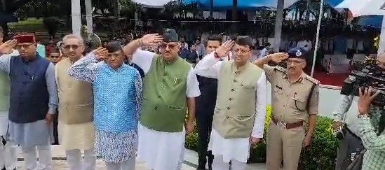 राज्यपाल व मुख्यमंत्री पुष्कर सिंह धामी ने शहीदों की प्रतिमाओं पर मालार्पण कर दी श्रद्धांजलि|V