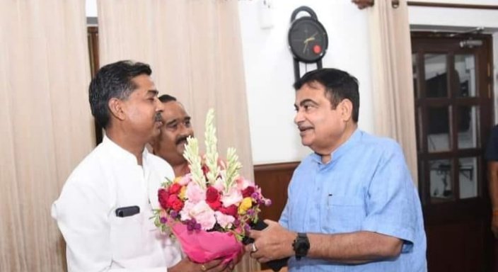 मंत्री नितिन गडकरी से मिले विधायक आदेश चौहान, क्षेत्र की समस्याओं से अवगत कराया