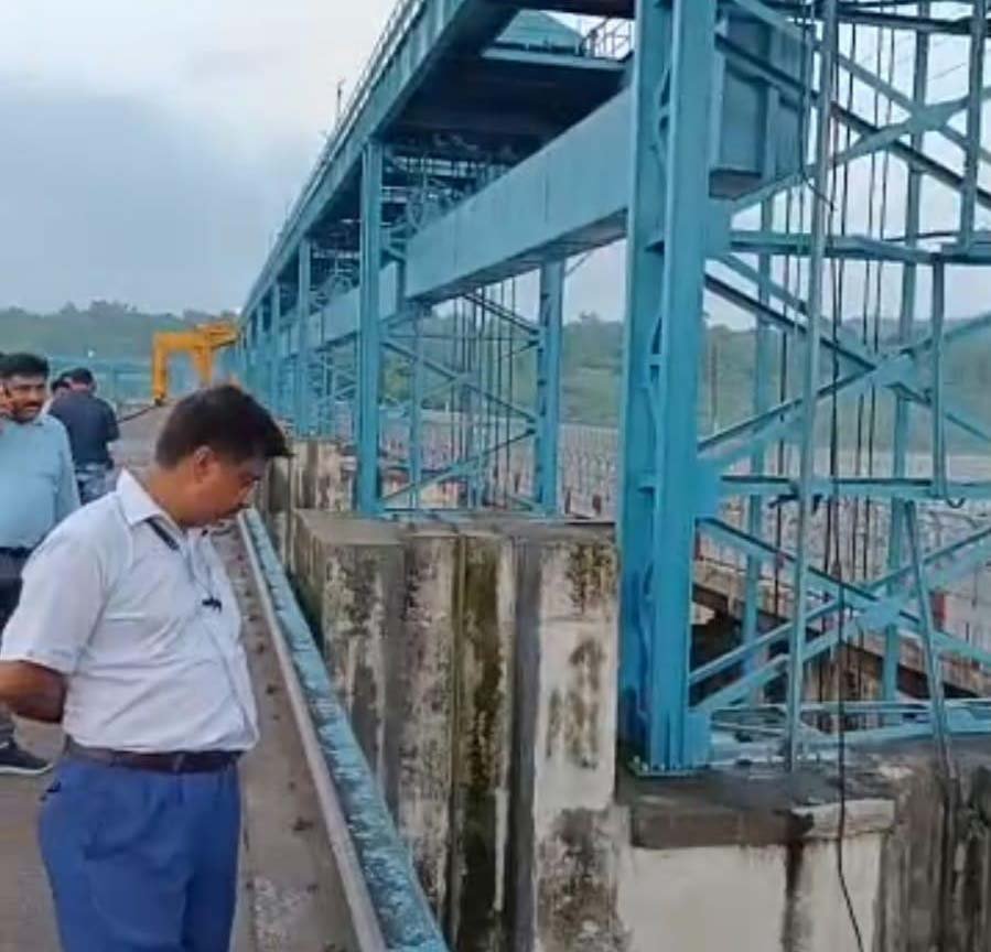यूपी सिंचाई विभाग अधिशासी अभियंता व सहायक अभियंता निलम्बित