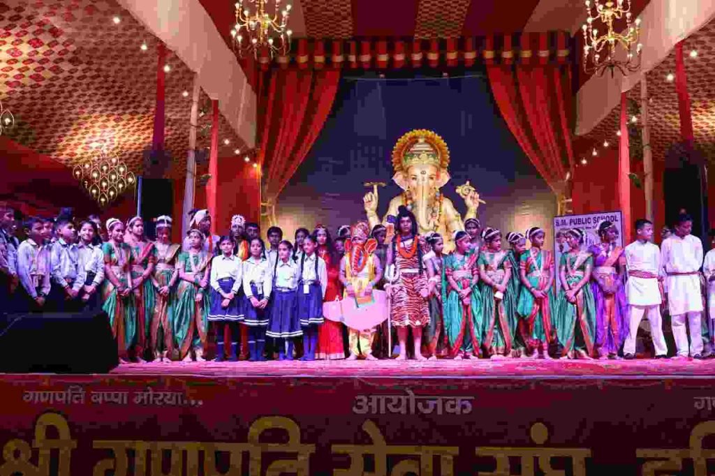 33 वर्षो से गणपति सेवा संघ की तरफ से ऋषिकुल मैदान में हो रही है गणपति भगवान की मूर्ति की स्थापना