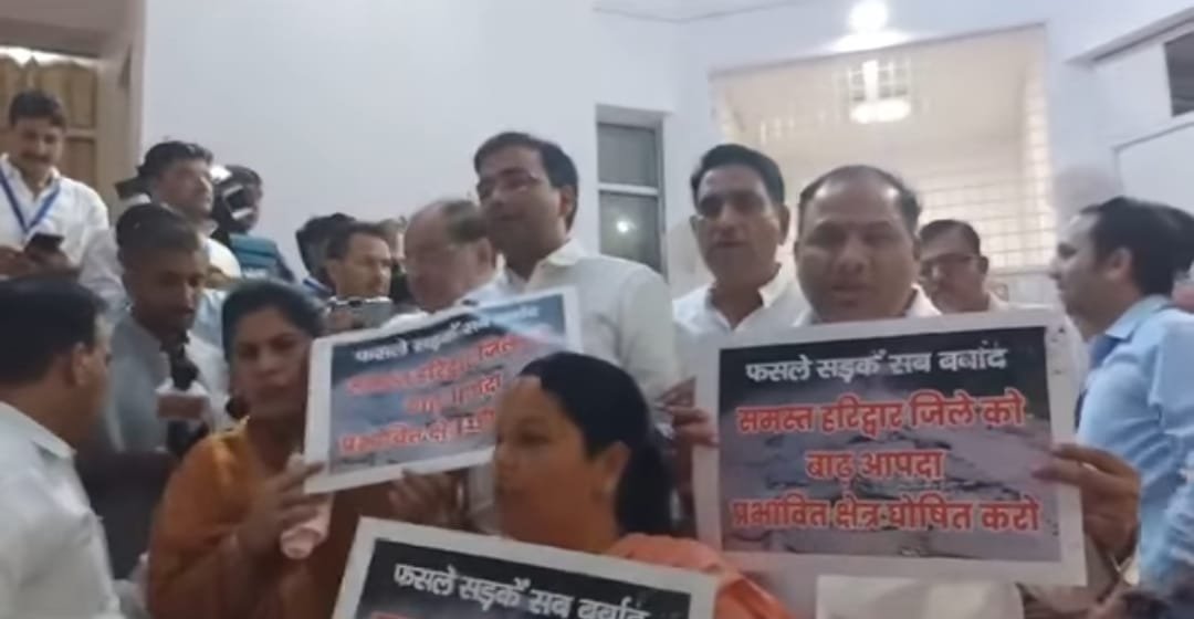 उत्तराखंड विधानसभा का मानसून सत्र शुरू, पूर्व कैबिनेट मंत्री चंदन राम दास को दी श्रद्धांजलि, धरने पर बैठे कांग्रेस विधायक