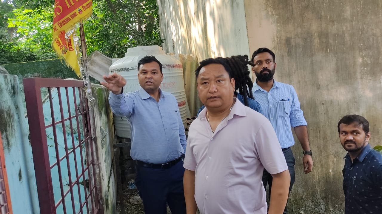 जिलाधिकारी जी धीराज सिंह गर्ब्याल ने शुक्रवार को सौन्दर्यीकरण की दृष्टि से कनखल स्थित सतीकुण्ड का निरीक्षण किया।