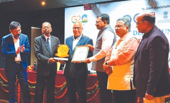 प्रो. सुनील बत्रा प्रिंसिपल ऑफ द ईयर अवार्ड से सम्मानित
