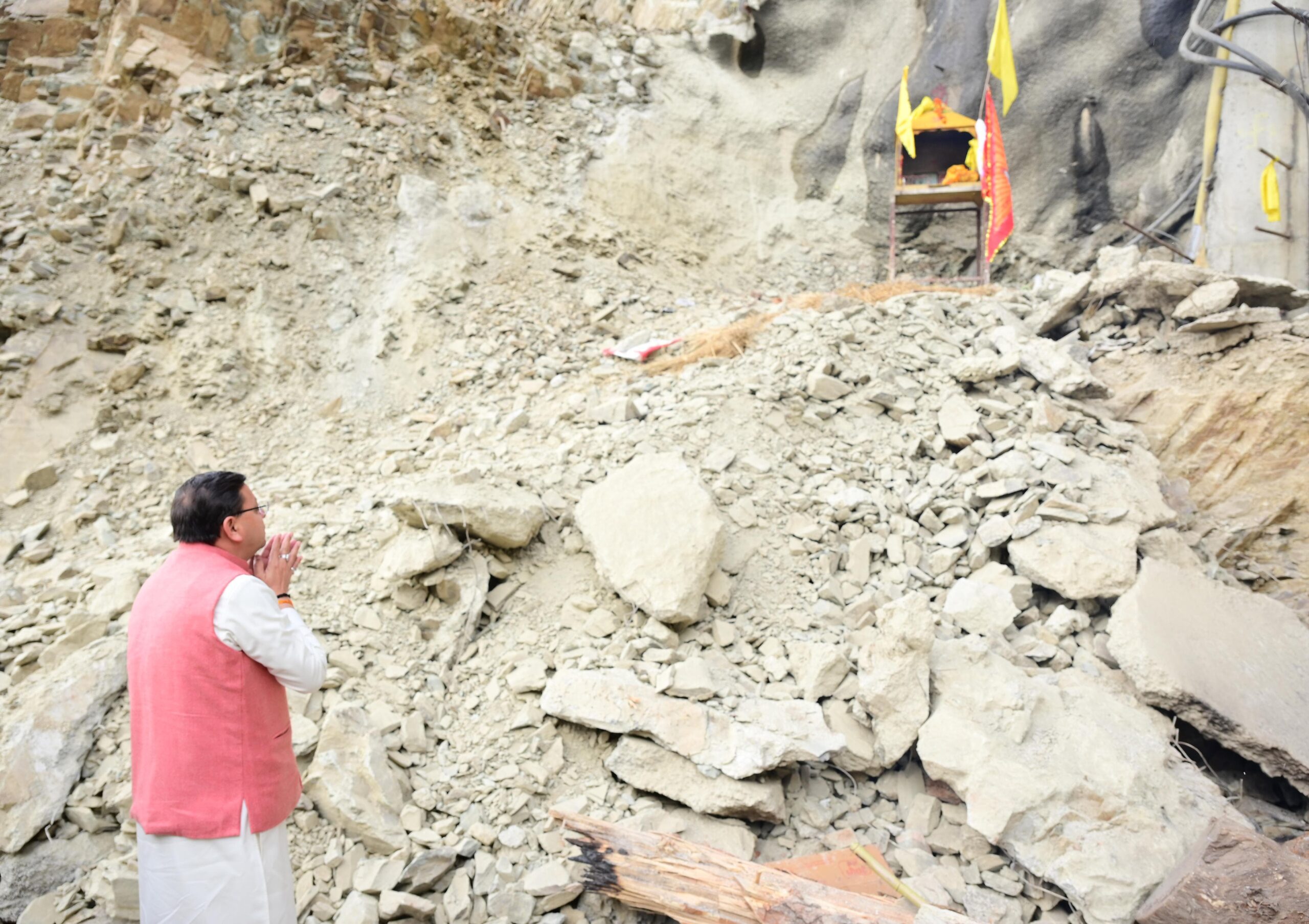 सीएम धामी पहुंचे घटनास्थल,कहां युद्ध स्तर पर हो रहे हैं प्रयास,इतने मीटर तक पहुंचने में मिली सफलता,जल्द श्रमिक होंगे हम सबके बीच