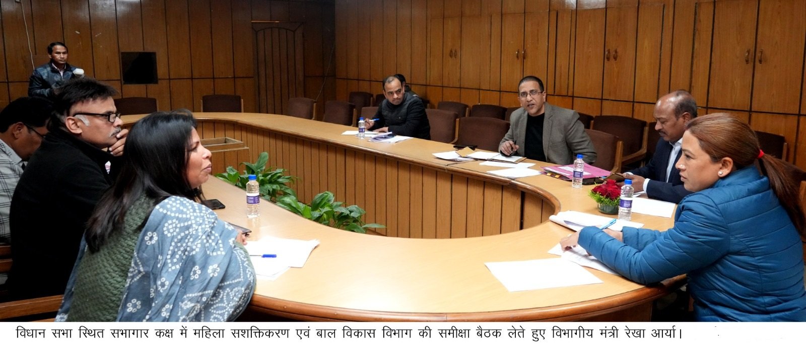 प्रदेश की महिला सशक्तिकरण एवं बाल विकास मंत्री रेखा आर्या ने विधानसभा भवन स्थित सभागार कक्ष में विभागीय अधिकारियों के साथ समीक्षा बैठक ली।