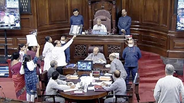 लोकसभा से 49 और सांसद निलंबित