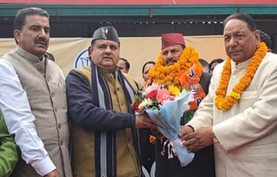 पूर्व कैबिनेट मंत्री समर्थकों सहित भाजपा में हुए शामिल