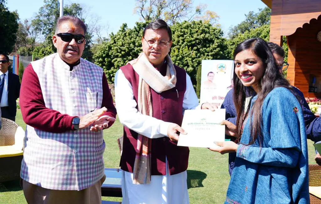 युवाओं को बांटे सीएम धामी ने सहायक लेखाकार नियुक्ति पत्र