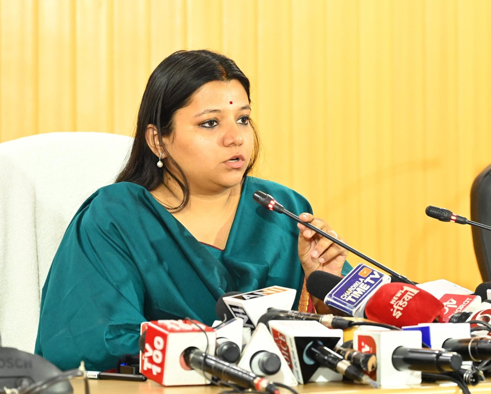 श्रीमती नमामि बंसल ने सचिवालय स्थित मीडिया सेंटर सभागार में चुनाव सम्बन्धी प्रेस ब्रीफिंग