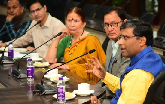 मुख्य निर्वाचन अधिकारी ने स्टेट आइकॉन से मतदाताओं को प्रोत्साहित करने की अपील
