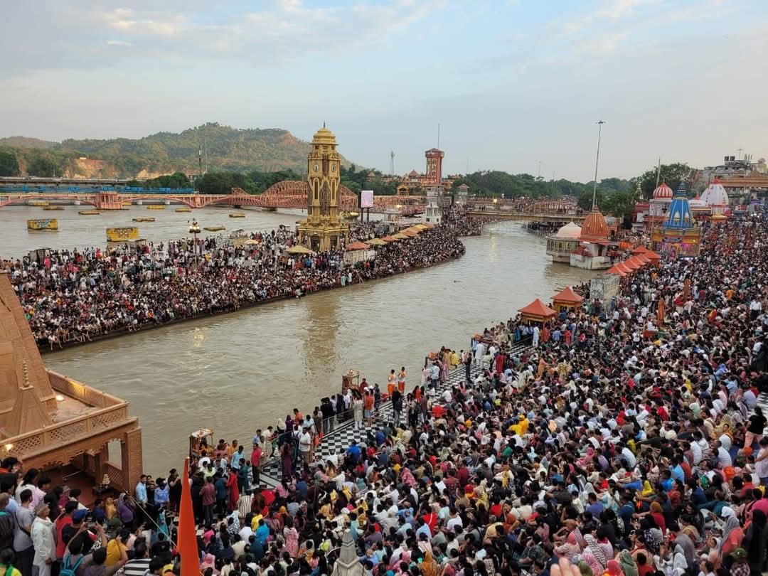 सोमवती अमावस्या पर धर्मनगरी हरिद्वार में उमड़ा आस्था का सैलाब