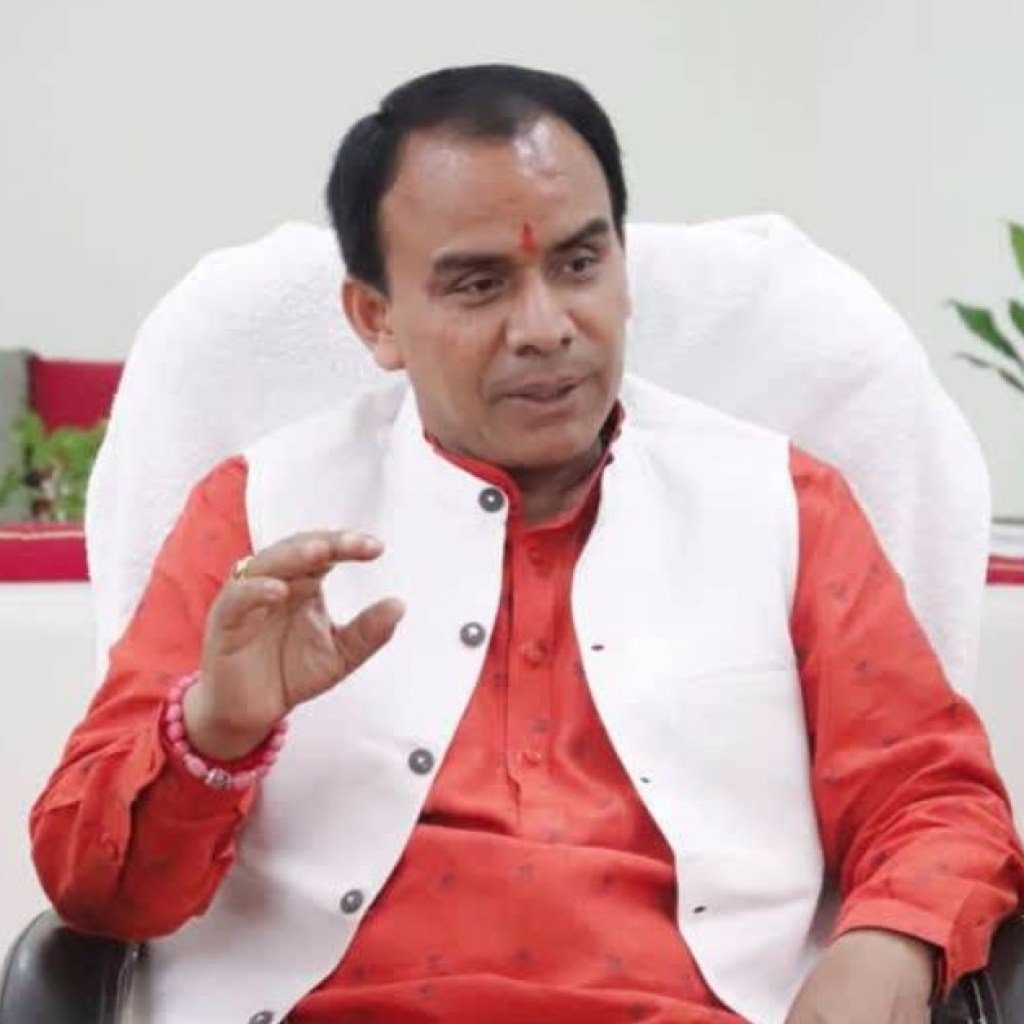 सहकारिता मंत्री धन सिंह रावत ने बैंक अधिकारियों संग की समीक्षा बैठक, दिए बड़े निर्देश