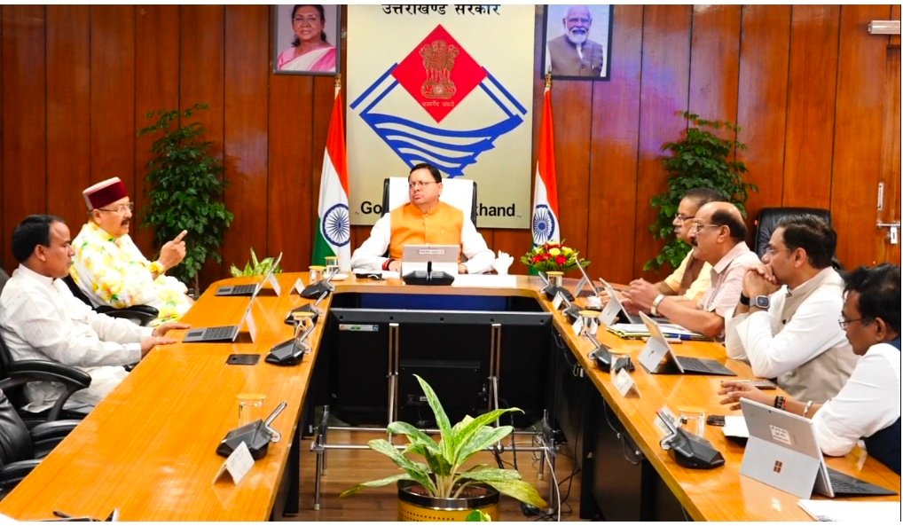सीएम धामी के नेतृत्व में राज्य कैबिनेट की बैठक जारी, अहम मुद्दों पर लग सकती है मुहर 