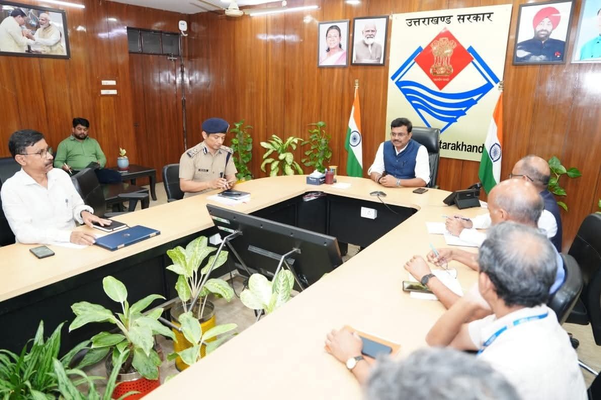 मुख्य सचिव श्री आनंद बर्द्धन ने आज बैठक में सभी वैज्ञानिक संस्थानों के साथ भूस्खलन न्यूनीकरण की समस्याओं के निराकरण पर चर्चा की
