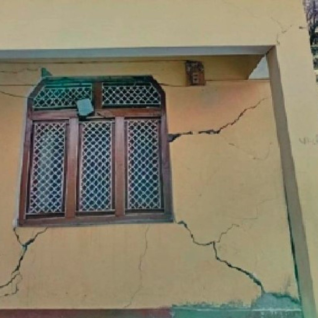 उत्तराखंड में भारी बारिश से पहाड़ों में भू-धंसाव, कई घरों पर दरारें