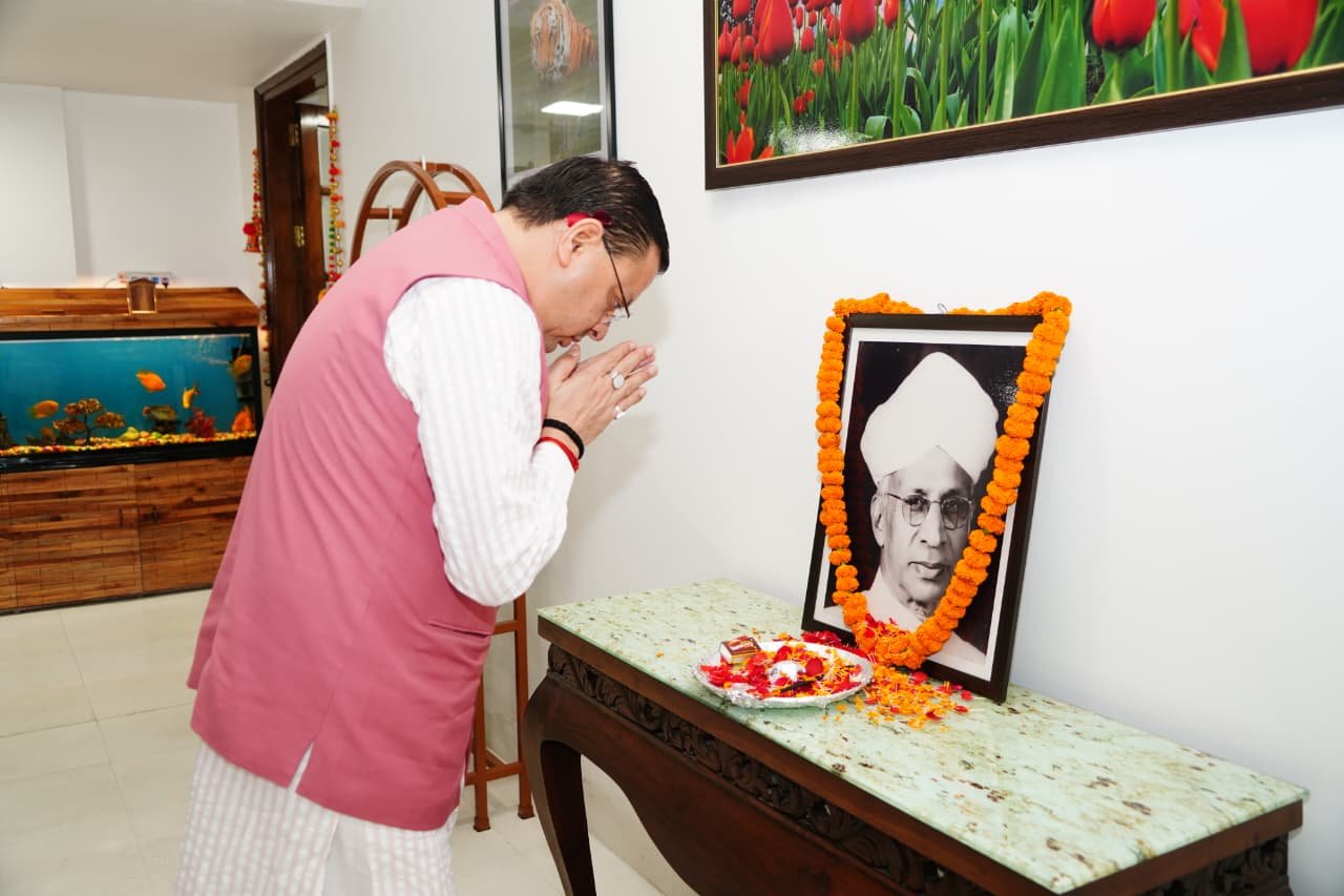 मुख्यमंत्री धामी ने शिक्षक दिवस पर शिक्षकों को दी शुभकामनाएं, कहा– शिक्षक हैं सच्चे राष्ट्र निर्माता