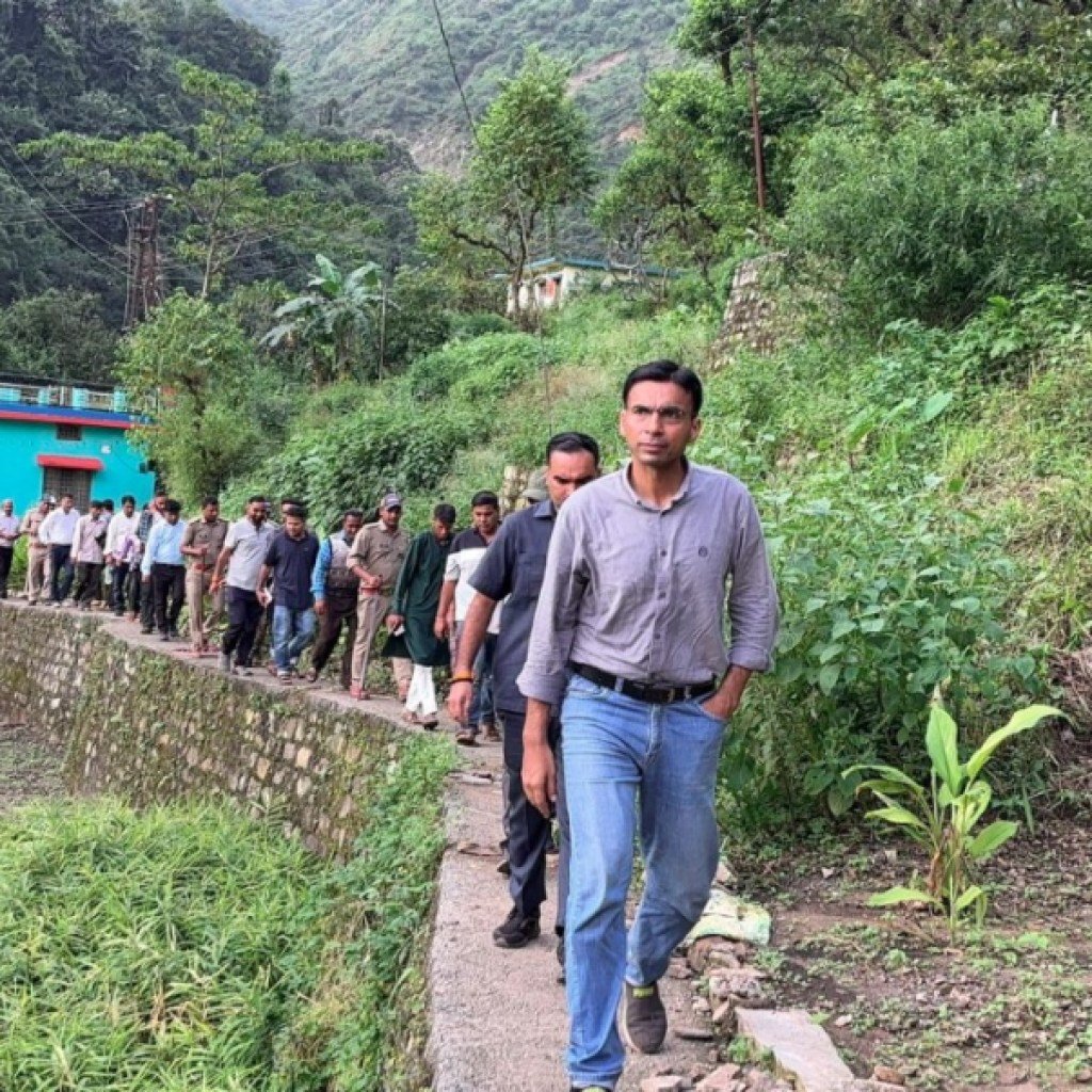 डीएम सविन बंसल ने आपदा प्रभावित क्षेत्रों का दौरा कर जाना हाल