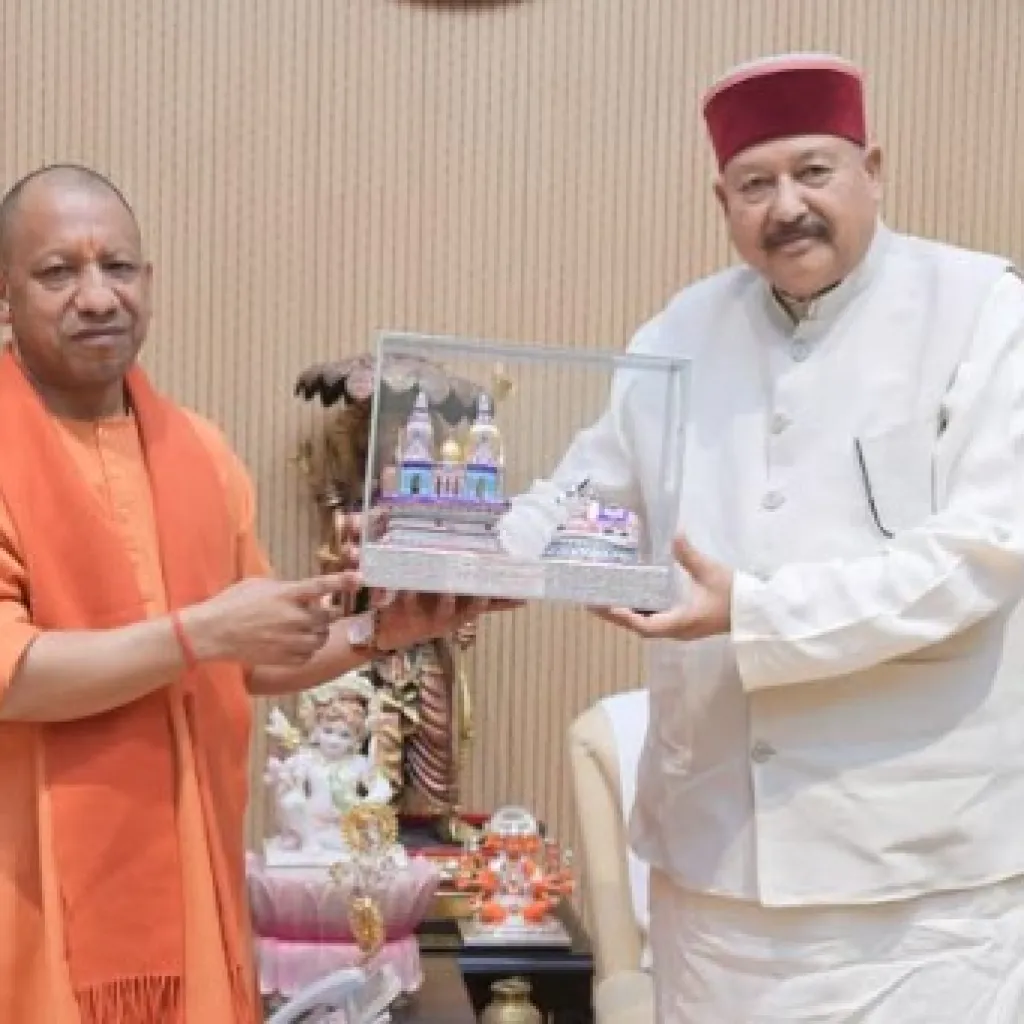 सतपाल महाराज ने योगी से मुलाकात