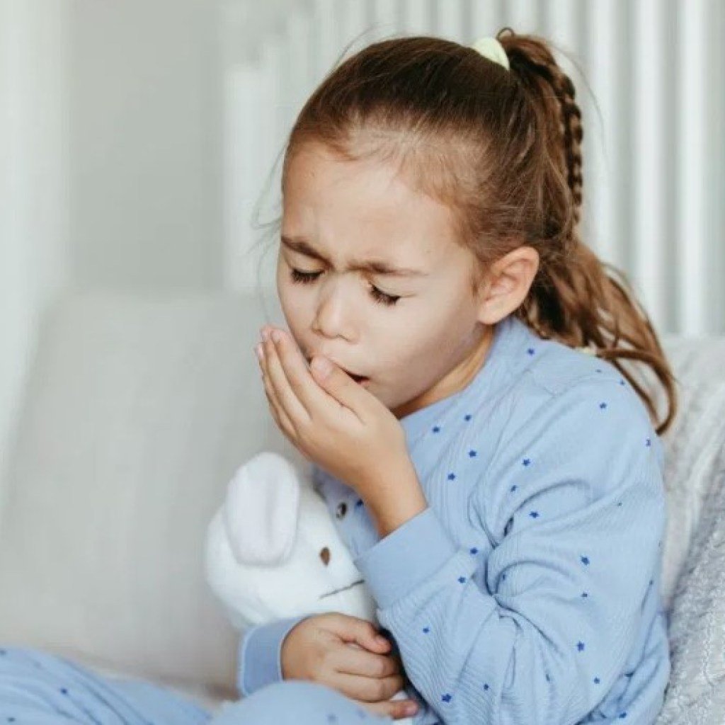 ठंड के मौसम में बच्चों को क्यों घेर लेती हैं खांसी-जुकाम की बीमारियाँ? जानिए डॉक्टर की राय