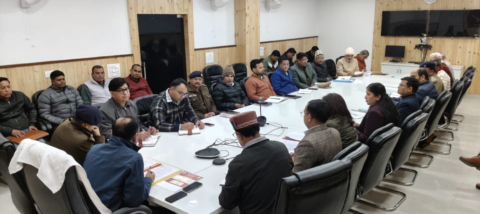 शांतिकुंज द्वारा बैरागी कैंप में एल कार्यक्रमो की सफलता के लिए जिलाधिकारी ने संबंधित अधिकारियों के साथ की बैठक