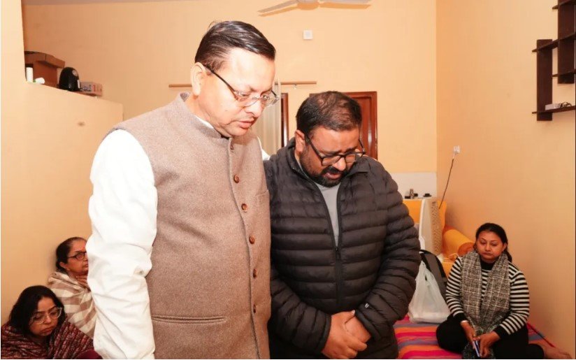 मुख्यमंत्री धामी ने वरिष्ठ पत्रकार अनुपम त्रिवेदी की माताजी को दी श्रद्धांजलि