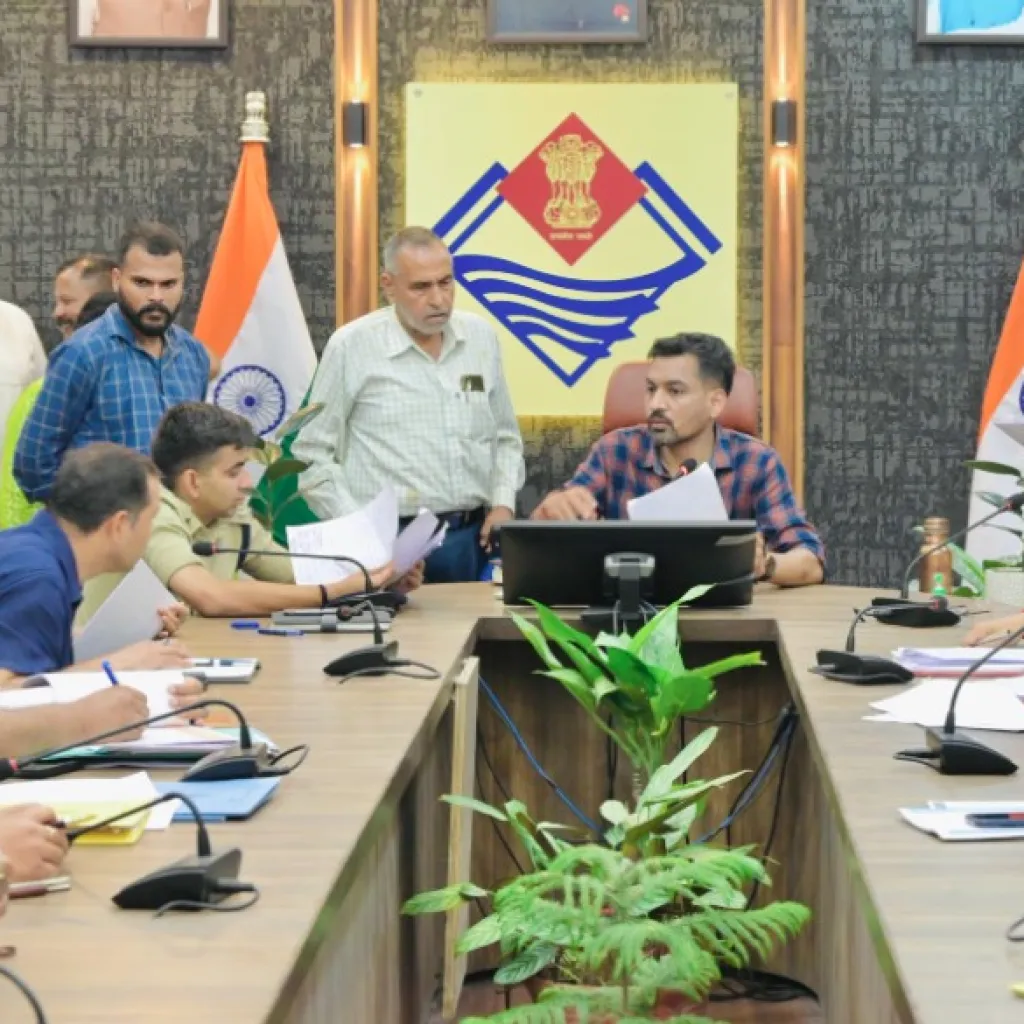 समाधान दिवस में डीएम का सख्त एक्शन